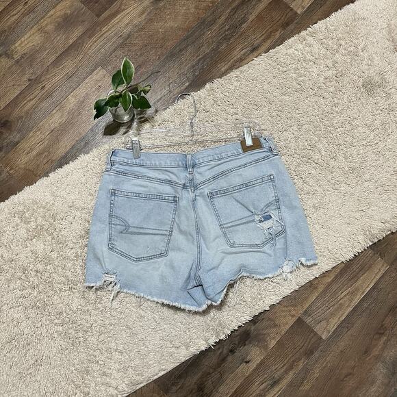 American Eagle Size 14 Light Wash Distressed Strigid 90's Boyfriend Shorts - Picture 2 of 5